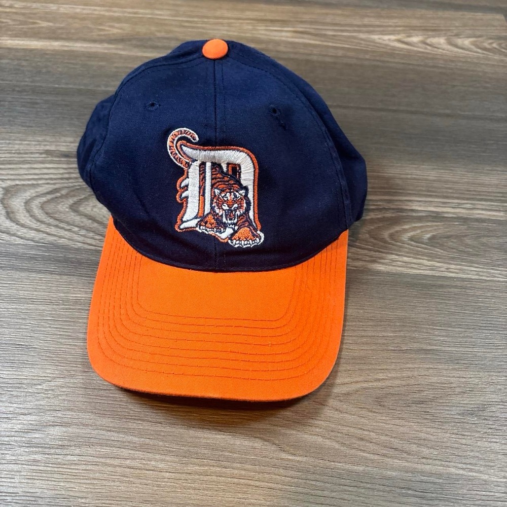 MLB Detroit Tigers baseball cap with orange and navy blue color